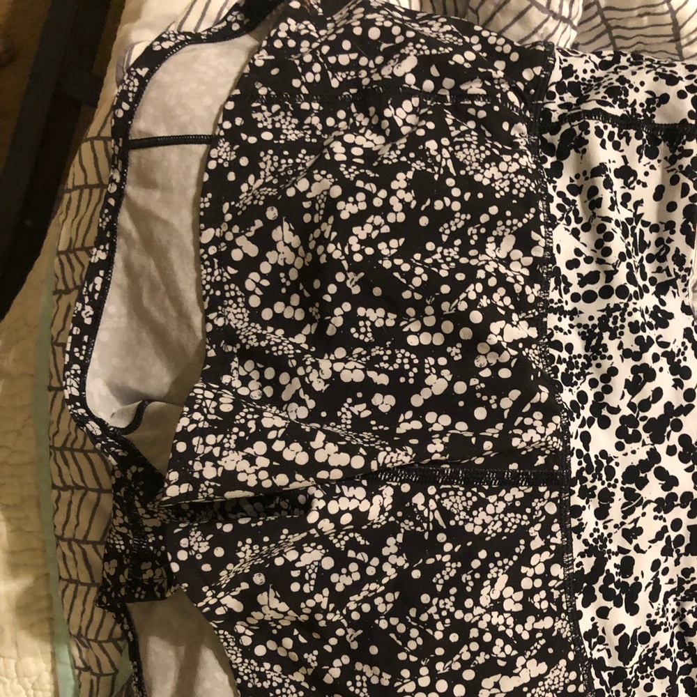 Lululemon black/white speed up lines 2.5 shorts